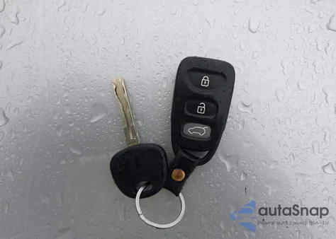 2012 Hyundai Elantra Touring Se z USA, uszkodzony, nr VIN KMHDC8AE2CU147172